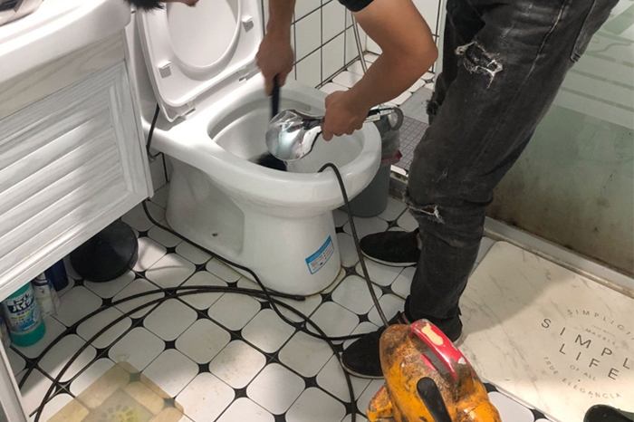 北安马桶堵塞自己疏通还是找师傅？专业上门服务让你省时更省心